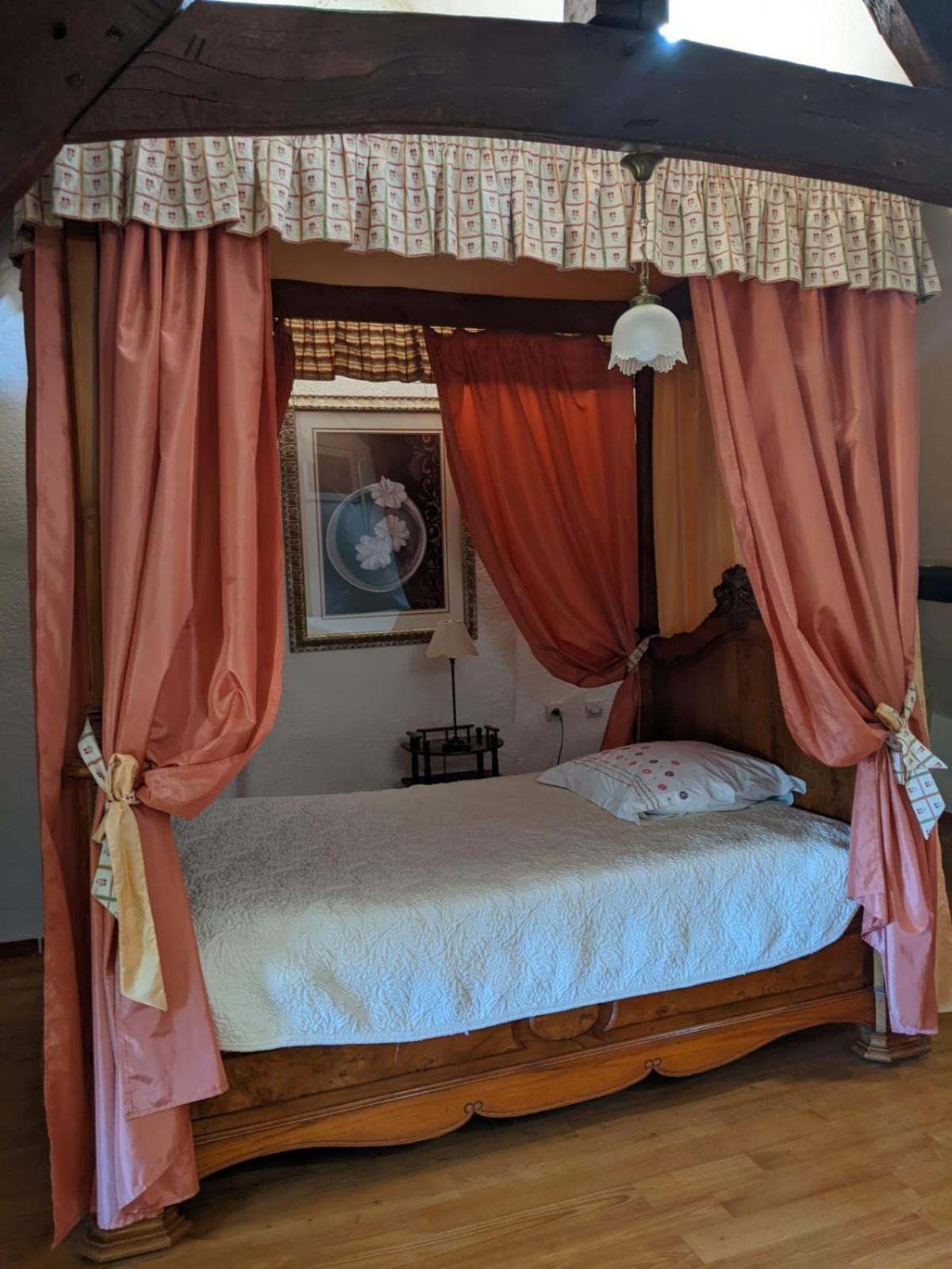 Chambre D'Hotes Saint Jacob Relais De Chasse Du XVIII Siecle Les Fougerets Luaran gambar