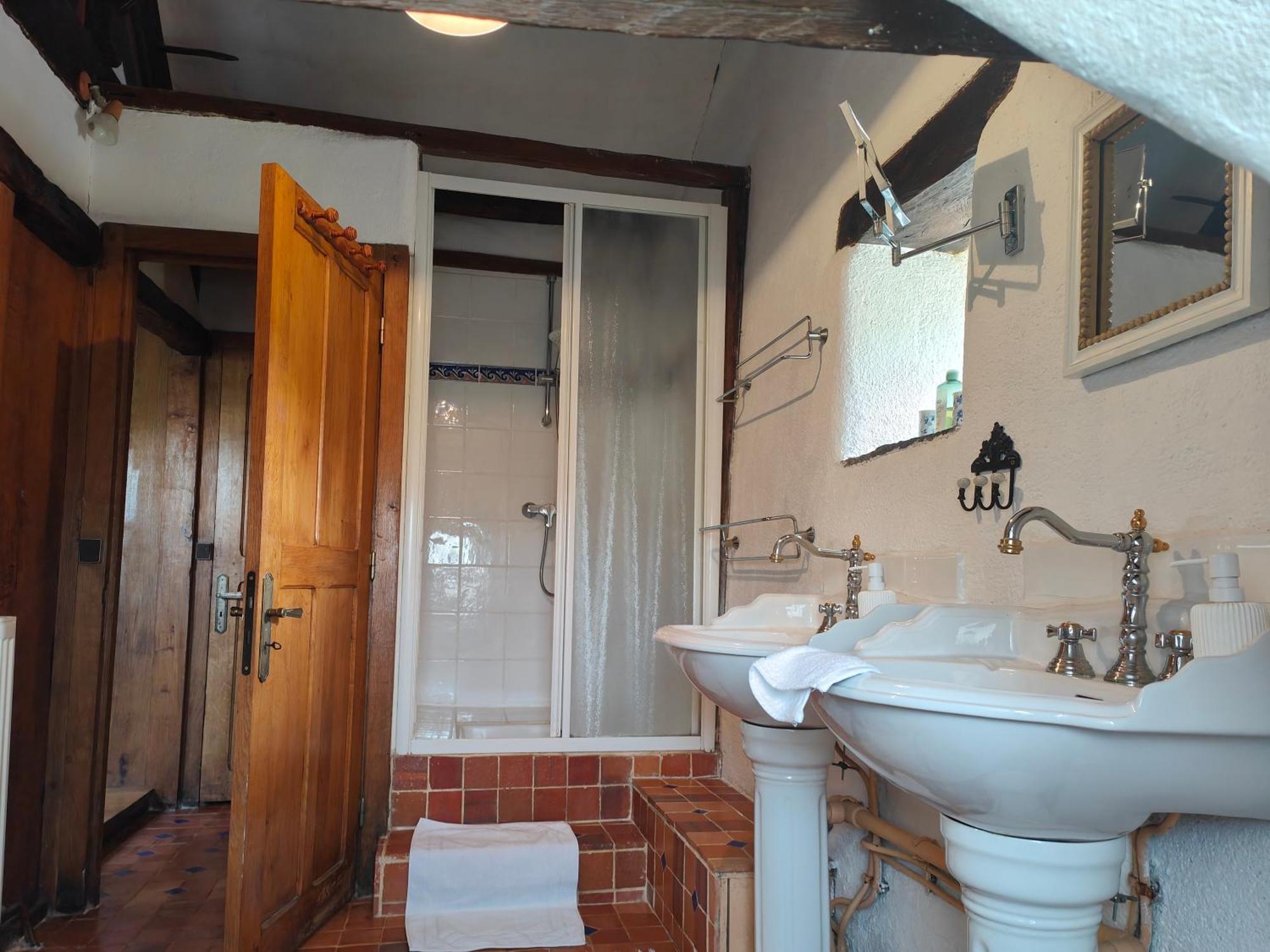 Chambre D'Hotes Saint Jacob Relais De Chasse Du XVIII Siecle Les Fougerets Luaran gambar