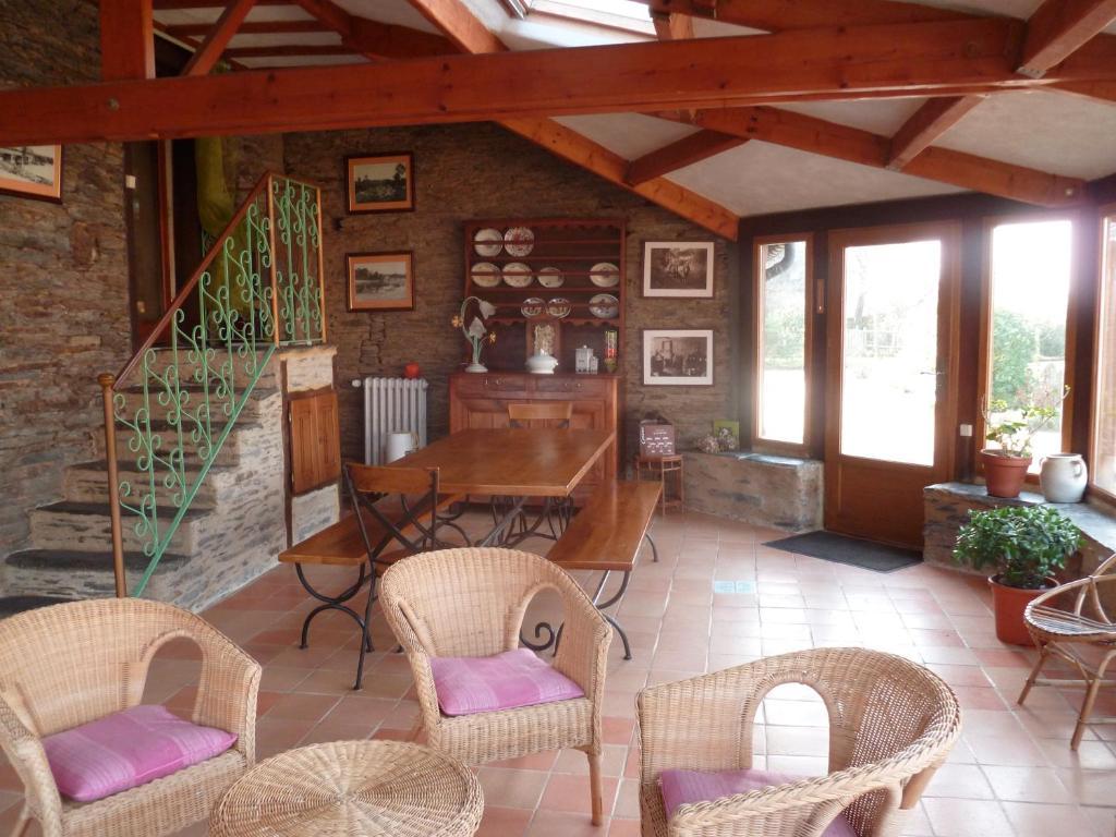 Chambre D'Hotes Saint Jacob Relais De Chasse Du XVIII Siecle Les Fougerets Luaran gambar