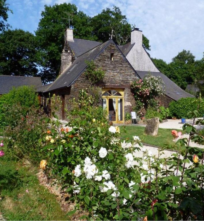 Chambre D'Hotes Saint Jacob Relais De Chasse Du XVIII Siecle Les Fougerets Luaran gambar
